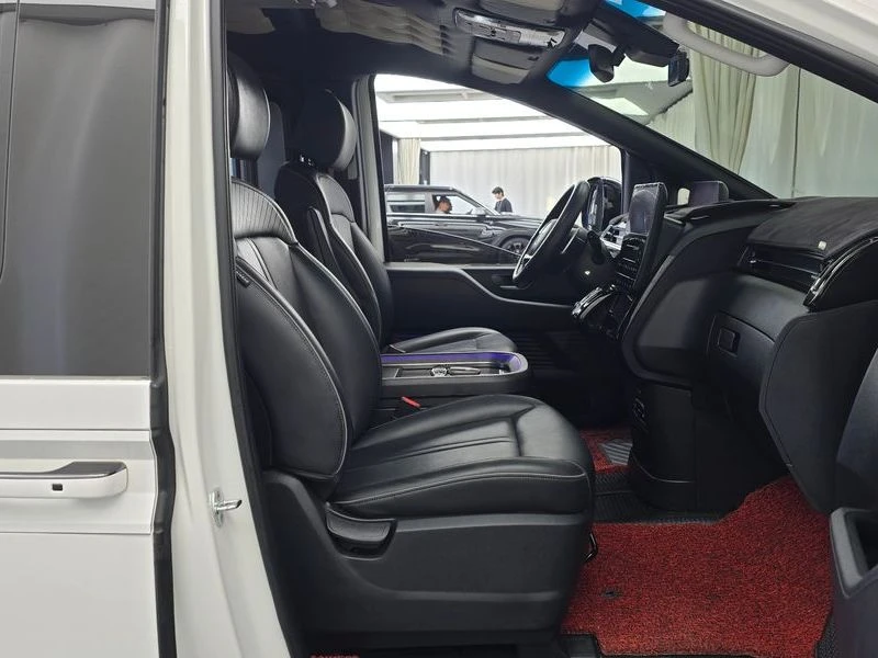 Hyundai Staria L6DC, снимка 11 - Автомобили и джипове - 56532613