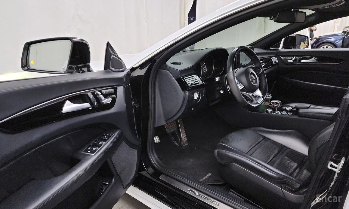 Mercedes-Benz CLS 63 AMG 4MATIC* КОЖА* ПОДГРЕВ* HARMAN* KARDON* КАМЕРИ* , снимка 7 - Автомобили и джипове - 54135961