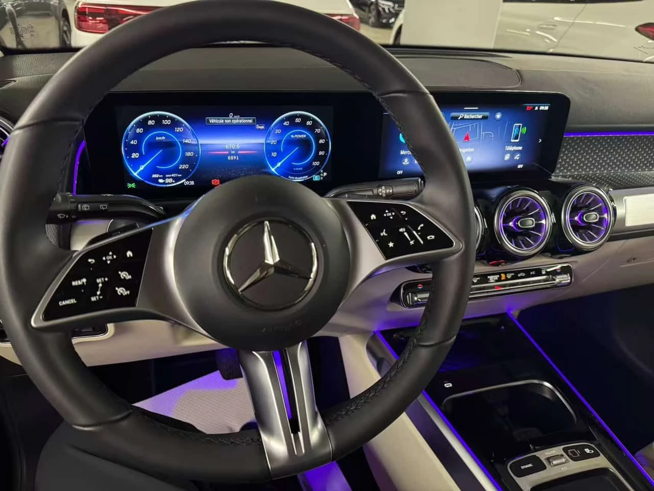 Mercedes-Benz EQB * 300 * CARFAX * ЦЕНА ДО БГ, снимка 10 - Автомобили и джипове - 55060766