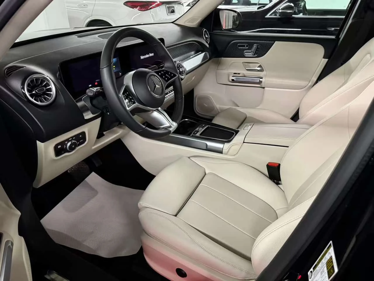 Mercedes-Benz EQB * 300 * CARFAX * ЦЕНА ДО БГ, снимка 8 - Автомобили и джипове - 55060766
