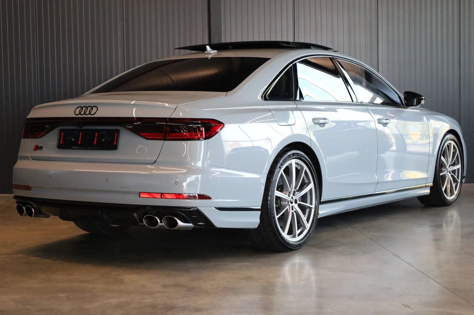 Audi S8 * CARBON* CERAMIC BRAKES* DIGITAL OLED LIGHT* B&O*, снимка 9 - Автомобили и джипове - 56069980
