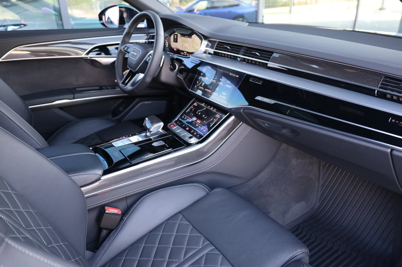Audi S8 * CARBON* CERAMIC BRAKES* DIGITAL OLED LIGHT* B&O*, снимка 15 - Автомобили и джипове - 56069980