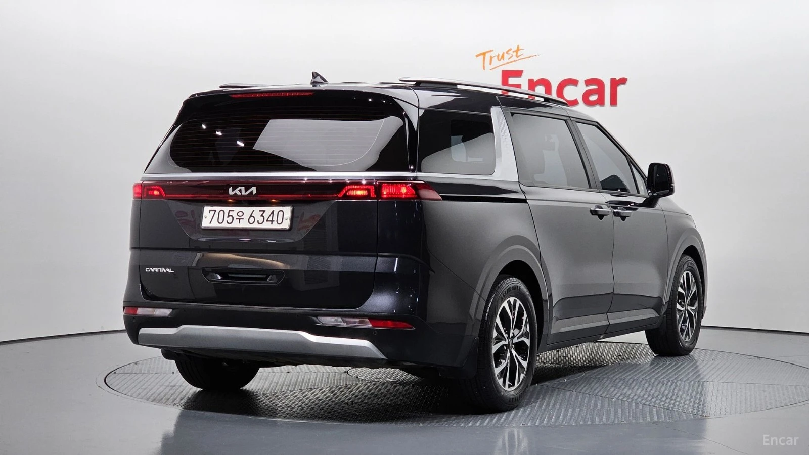 Kia Carnival 11-Seater Prestige, снимка 2 - Автомобили и джипове - 56114126