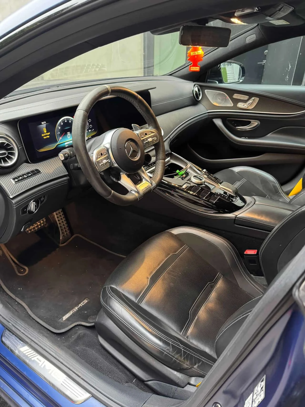Mercedes-Benz AMG GT 63 S * CARFAX * DISTRONIC * ОБДУХВАНЕ * , снимка 4 - Автомобили и джипове - 56307601