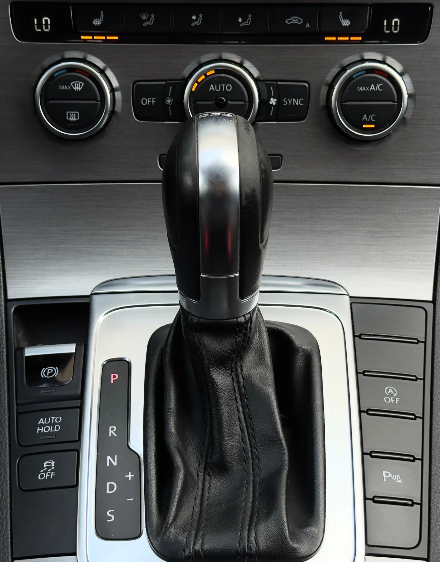 VW Passat 2.0TDi//DSG* NAVI* XENON* LED, снимка 15 - Автомобили и джипове - 56318340