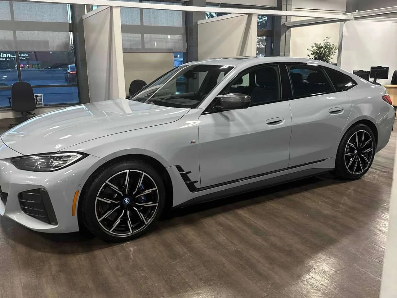 BMW i4, снимка 2 - Автомобили и джипове - 56707774