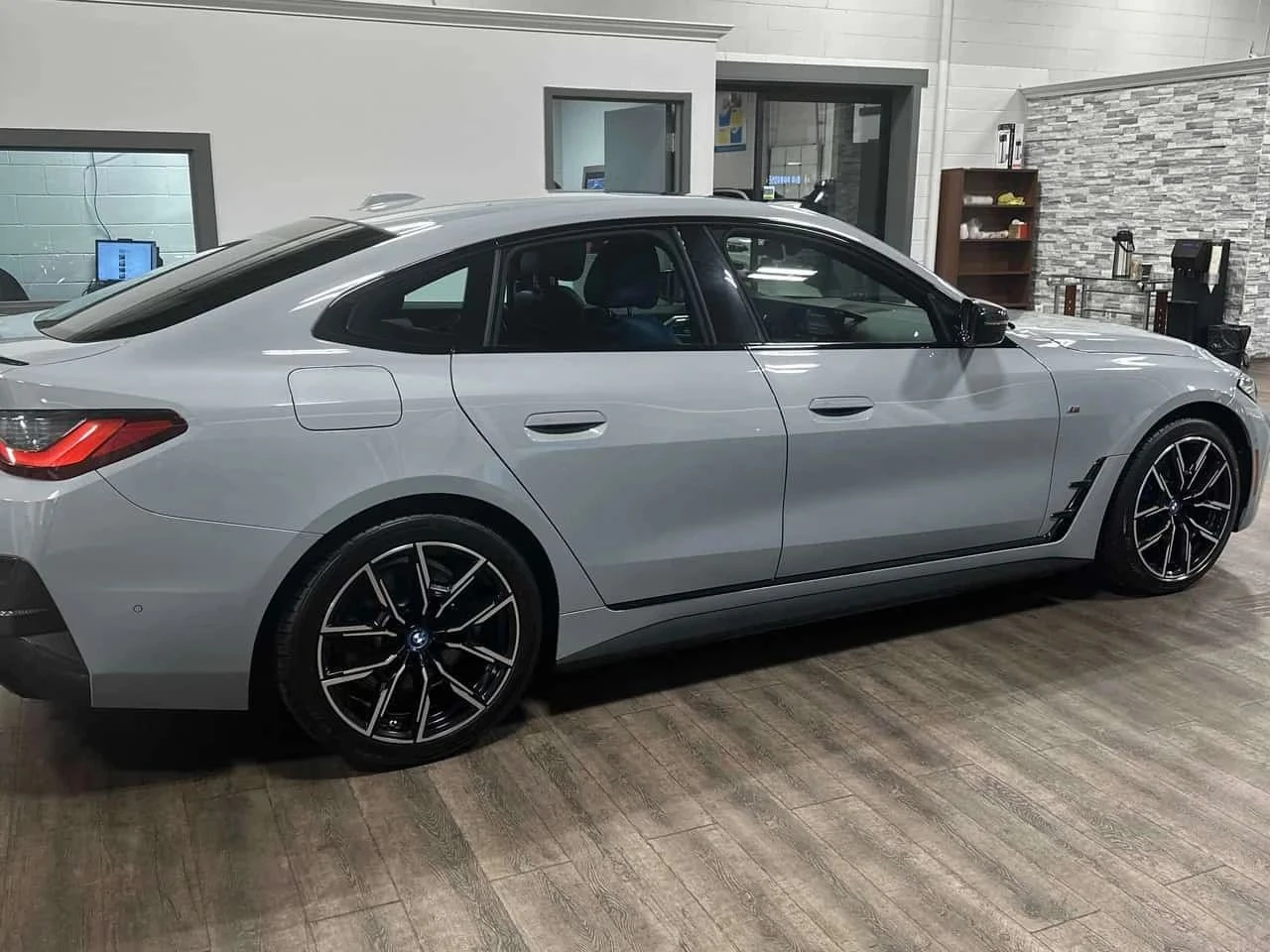 BMW i4, снимка 3 - Автомобили и джипове - 56707774