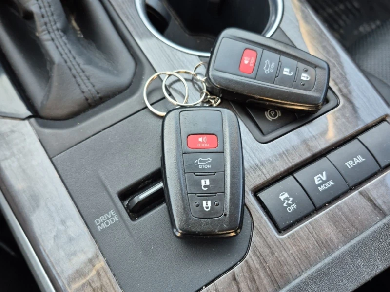 Toyota Highlander HYBRID LIMITED С РЕГИСТРАЦИЯ & АВТО КРЕДИТ , снимка 10 - Автомобили и джипове - 53522488