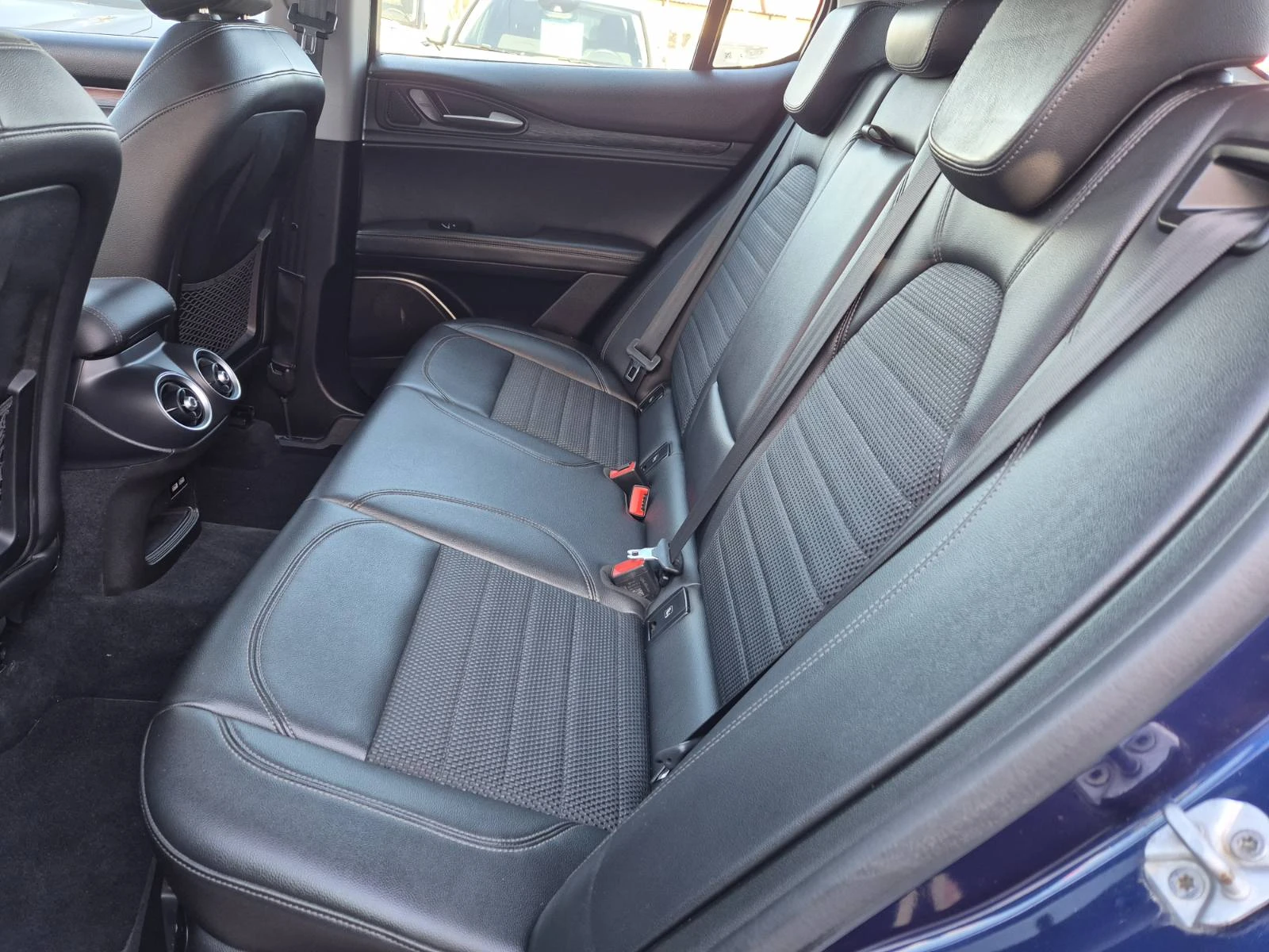 Alfa Romeo Stelvio 2.2D-Q4-4X4, снимка 15 - Автомобили и джипове - 53829516