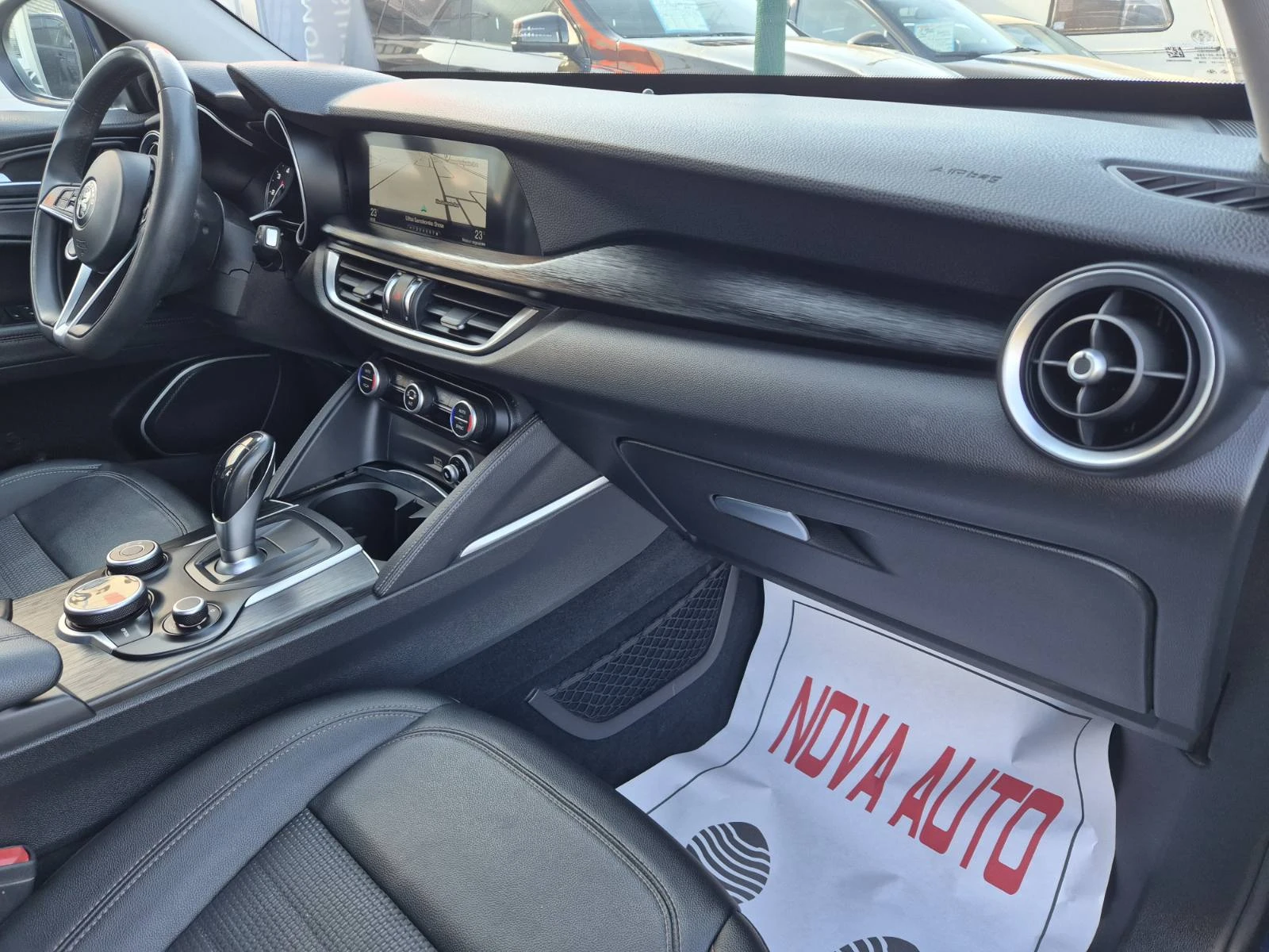 Alfa Romeo Stelvio 2.2D-Q4-4X4, снимка 12 - Автомобили и джипове - 53829516