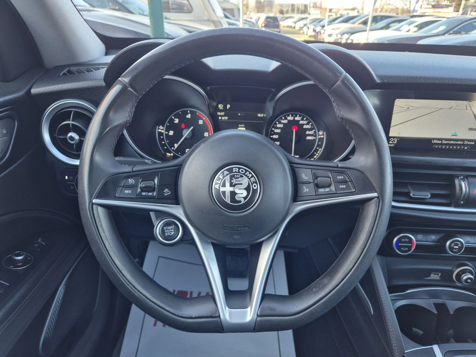 Alfa Romeo Stelvio 2.2D-Q4-4X4, снимка 9 - Автомобили и джипове - 53829516