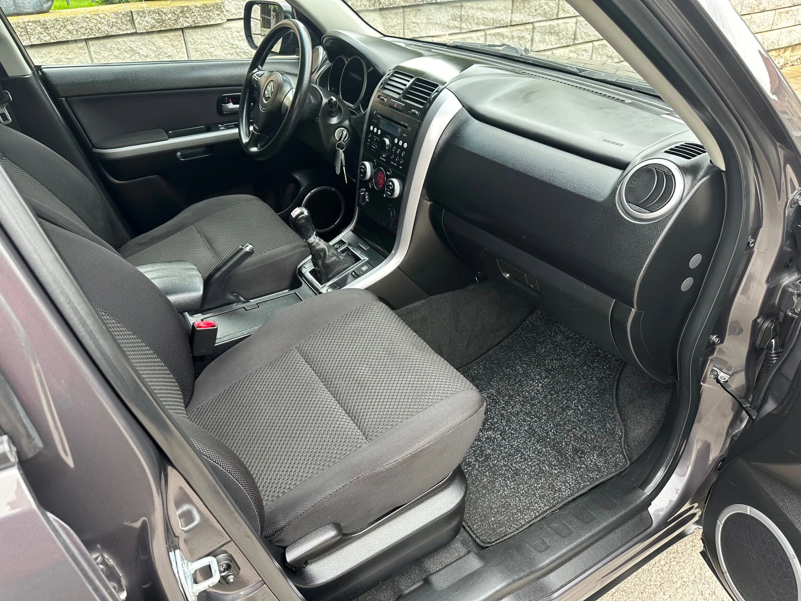 Suzuki Grand vitara 2.0i 140к.с., снимка 14 - Автомобили и джипове - 54459619