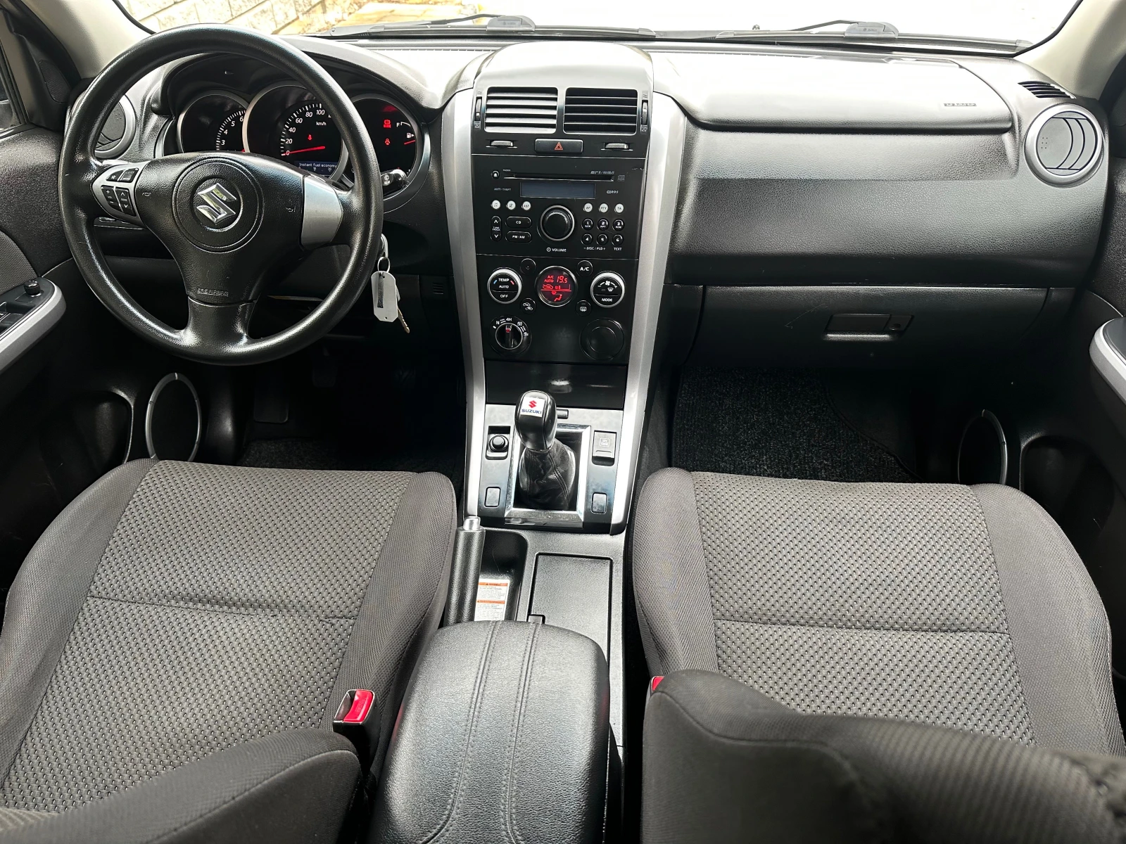 Suzuki Grand vitara 2.0i 140к.с., снимка 15 - Автомобили и джипове - 54459619