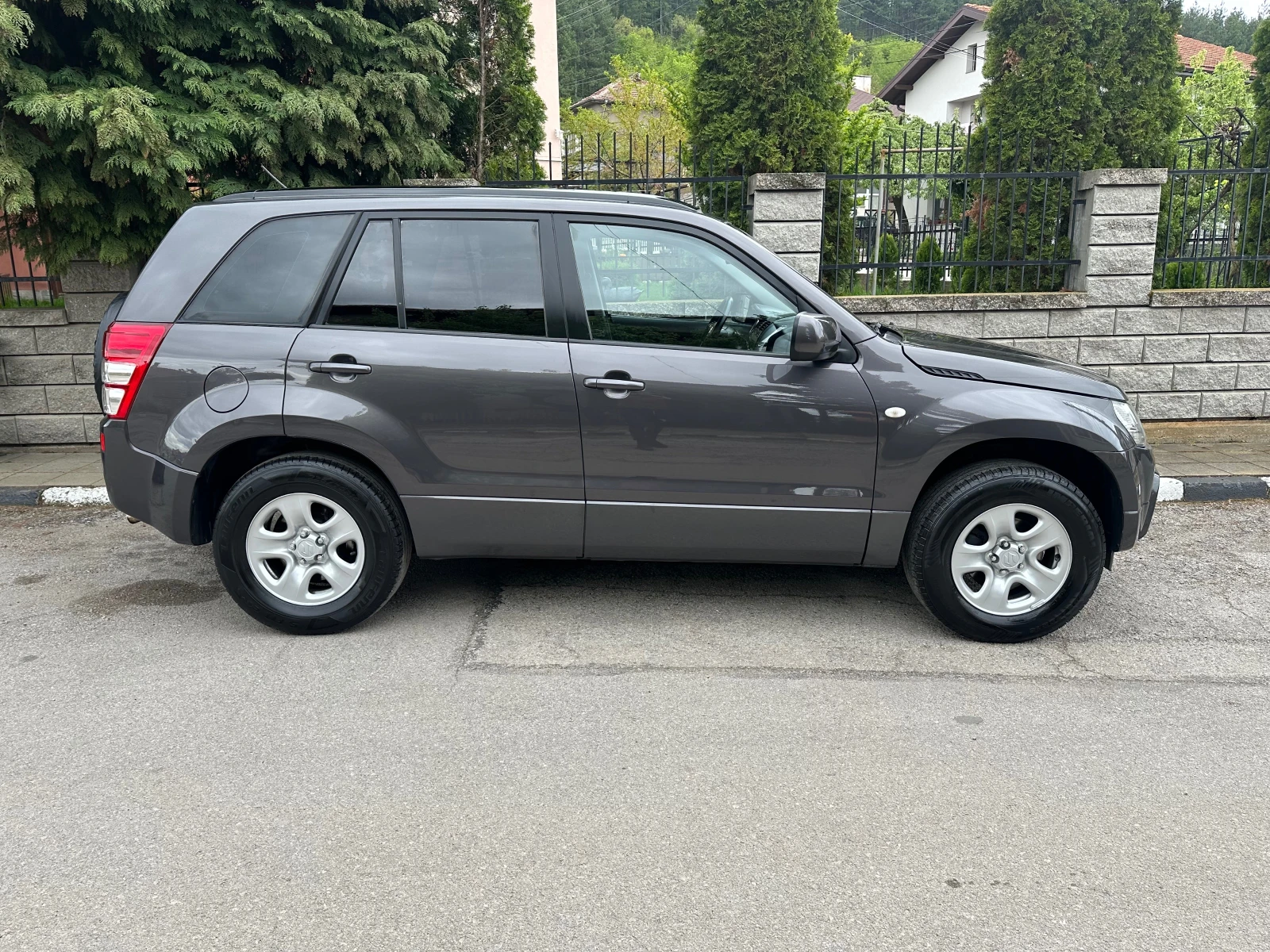 Suzuki Grand vitara 2.0i 140к.с., снимка 2 - Автомобили и джипове - 54459619
