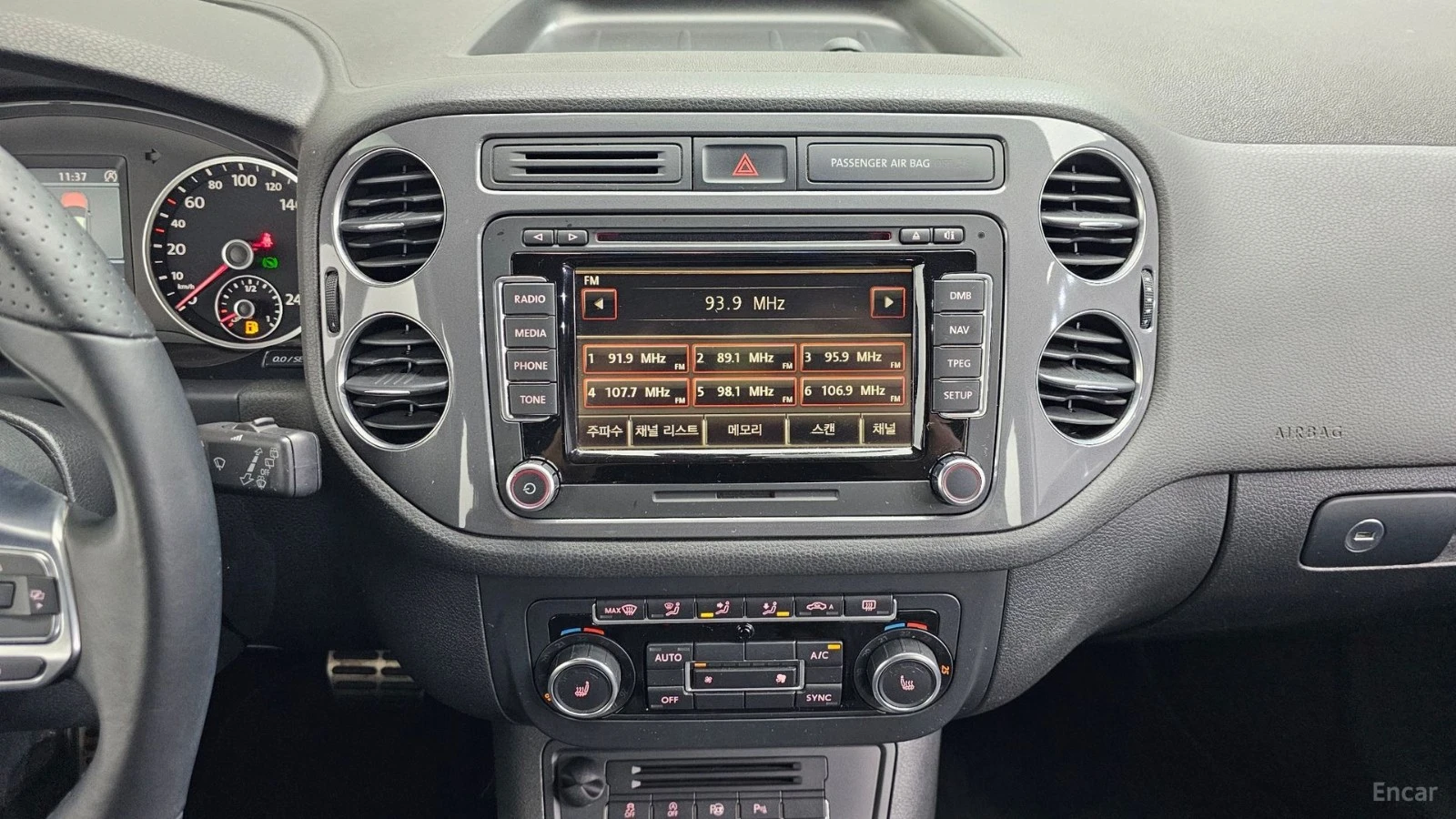 VW Tiguan 2.0 TDI R-Line* КОЖА* ПОДГРЕВ* ПАНО* КАМЕРА, снимка 11 - Автомобили и джипове - 55570431