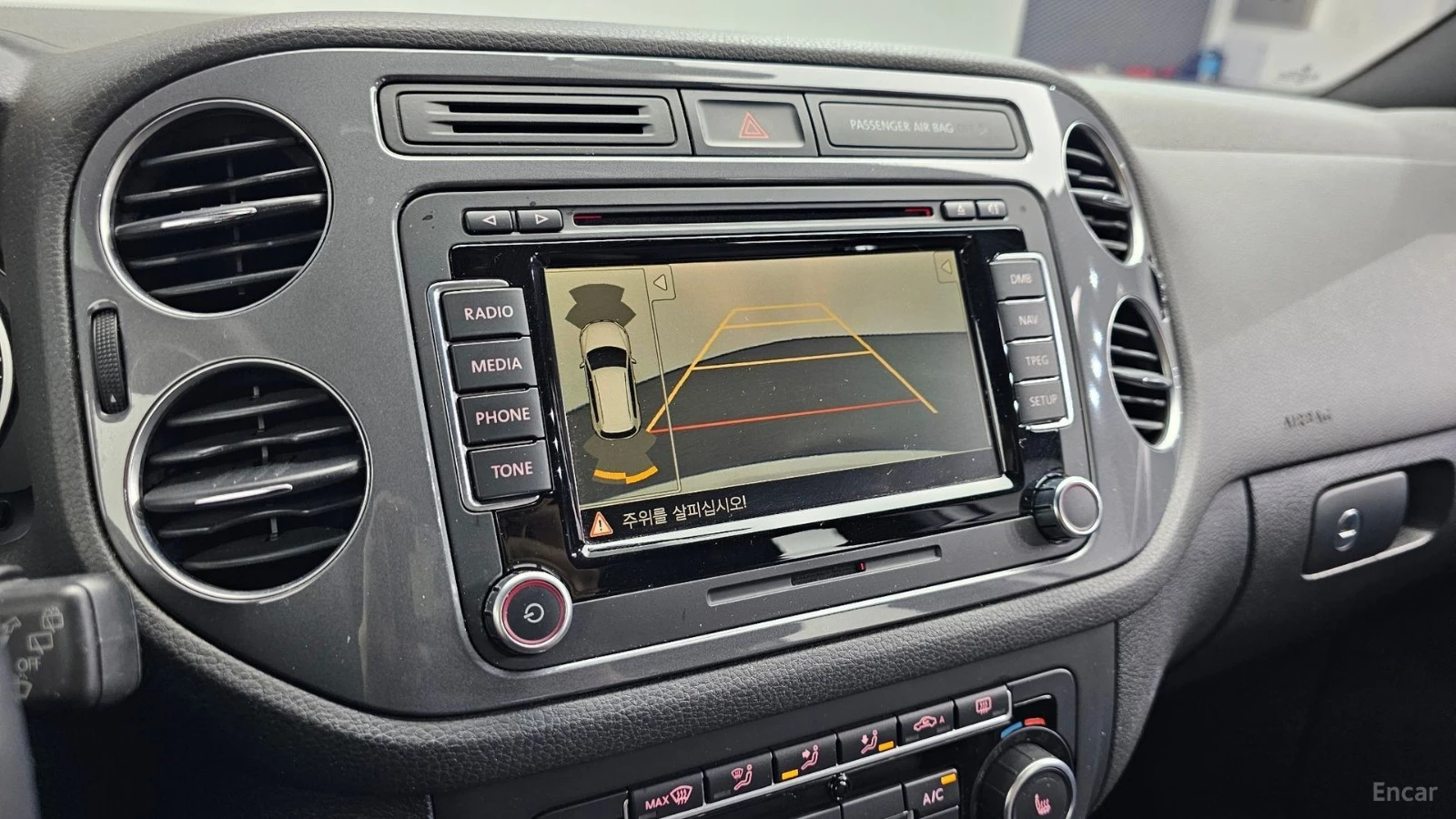 VW Tiguan 2.0 TDI R-Line* КОЖА* ПОДГРЕВ* ПАНО* КАМЕРА, снимка 12 - Автомобили и джипове - 55570431