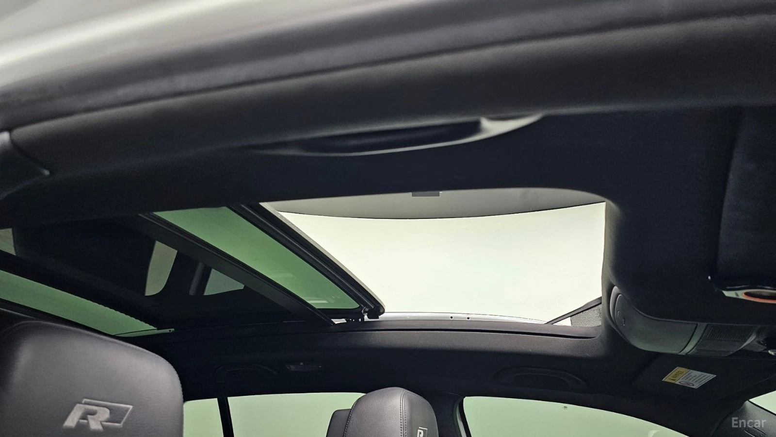 VW Tiguan 2.0 TDI R-Line* КОЖА* ПОДГРЕВ* ПАНО* КАМЕРА, снимка 13 - Автомобили и джипове - 55570431