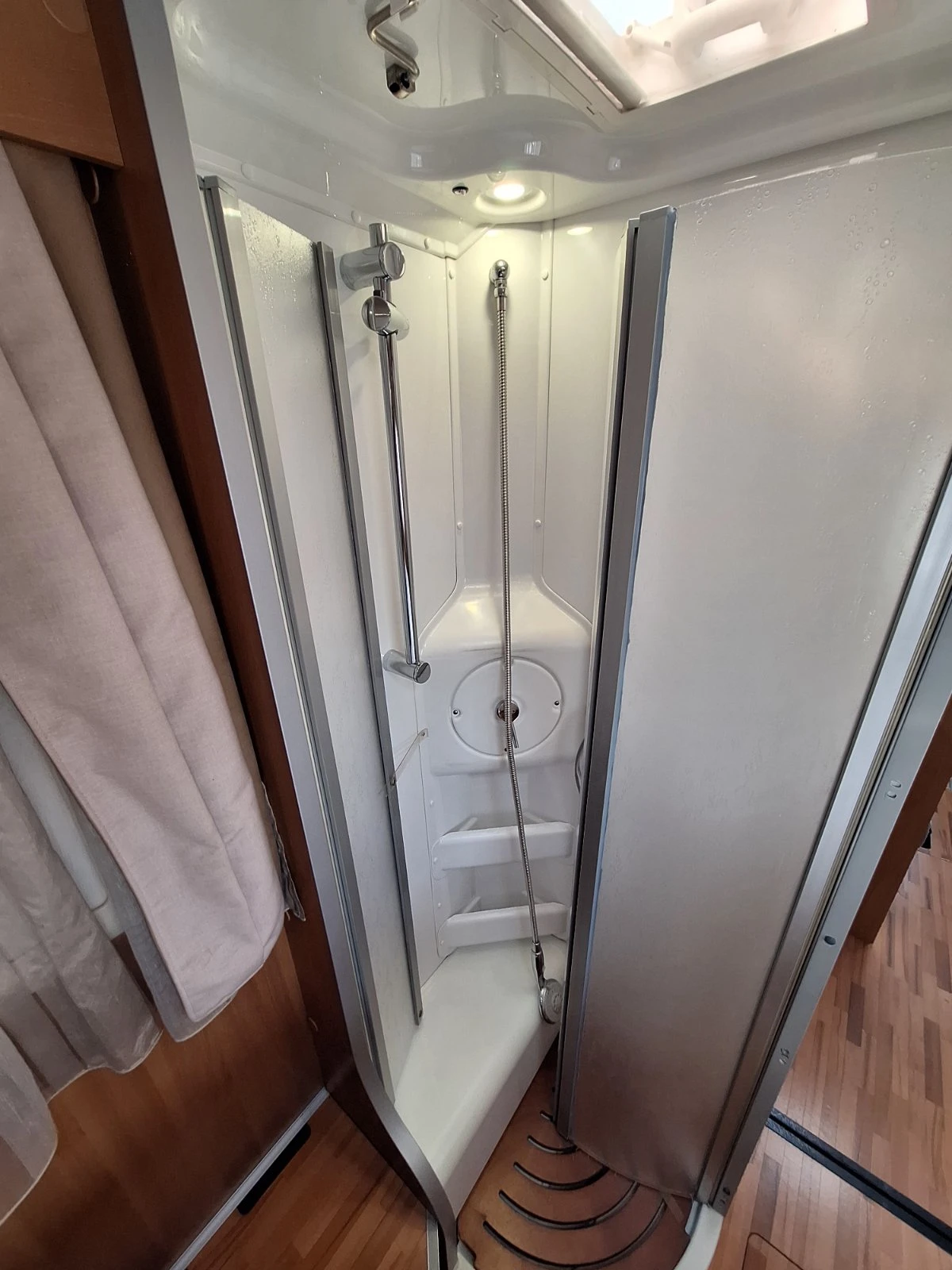 Кемпер Laika ECOVIP 612 Alde, снимка 15 - Каравани и кемпери - 53816618