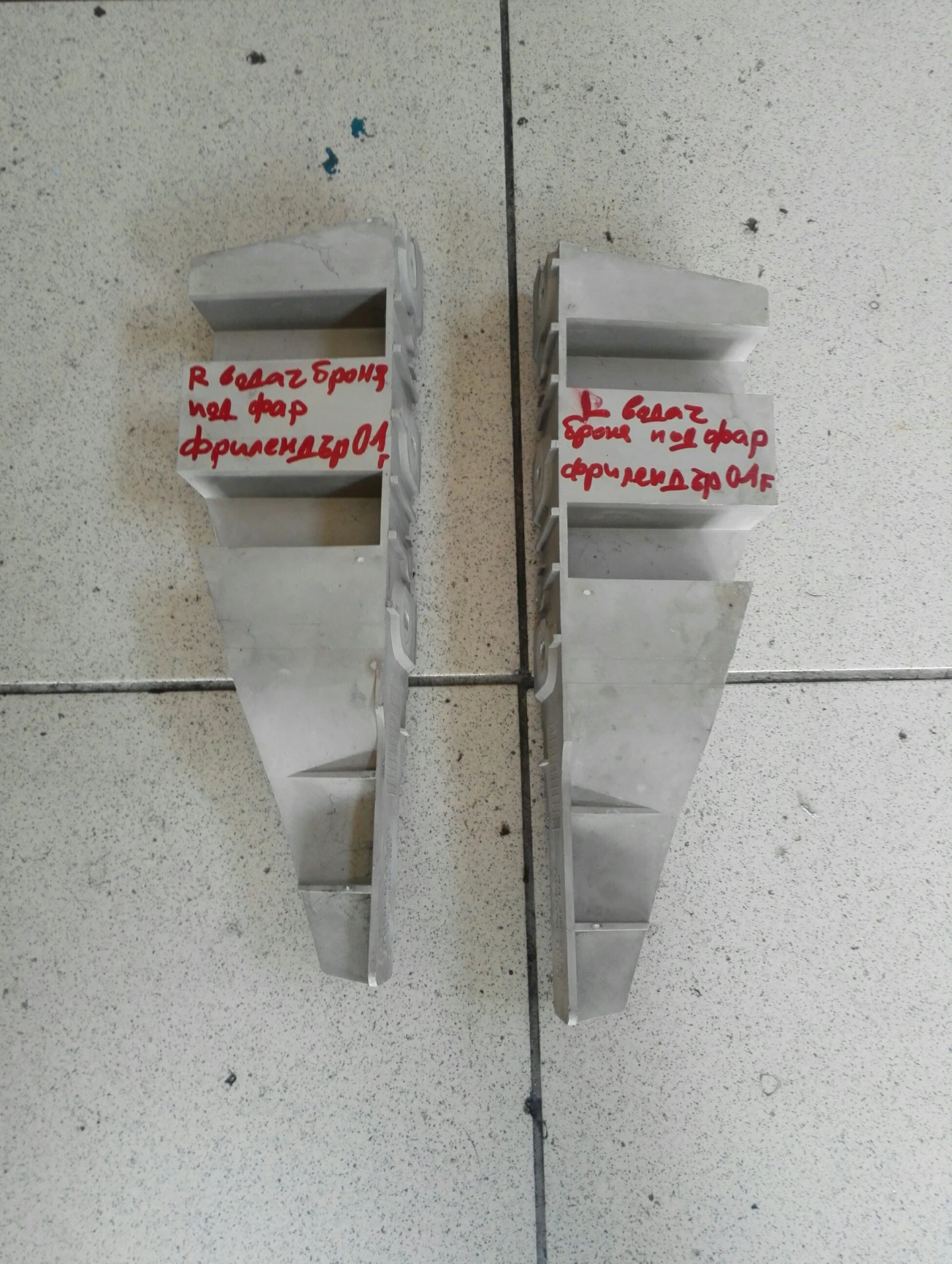 Водач предна броня под фар Ланд Ровър Фрилендър тд4 01г. (ляв и десен)