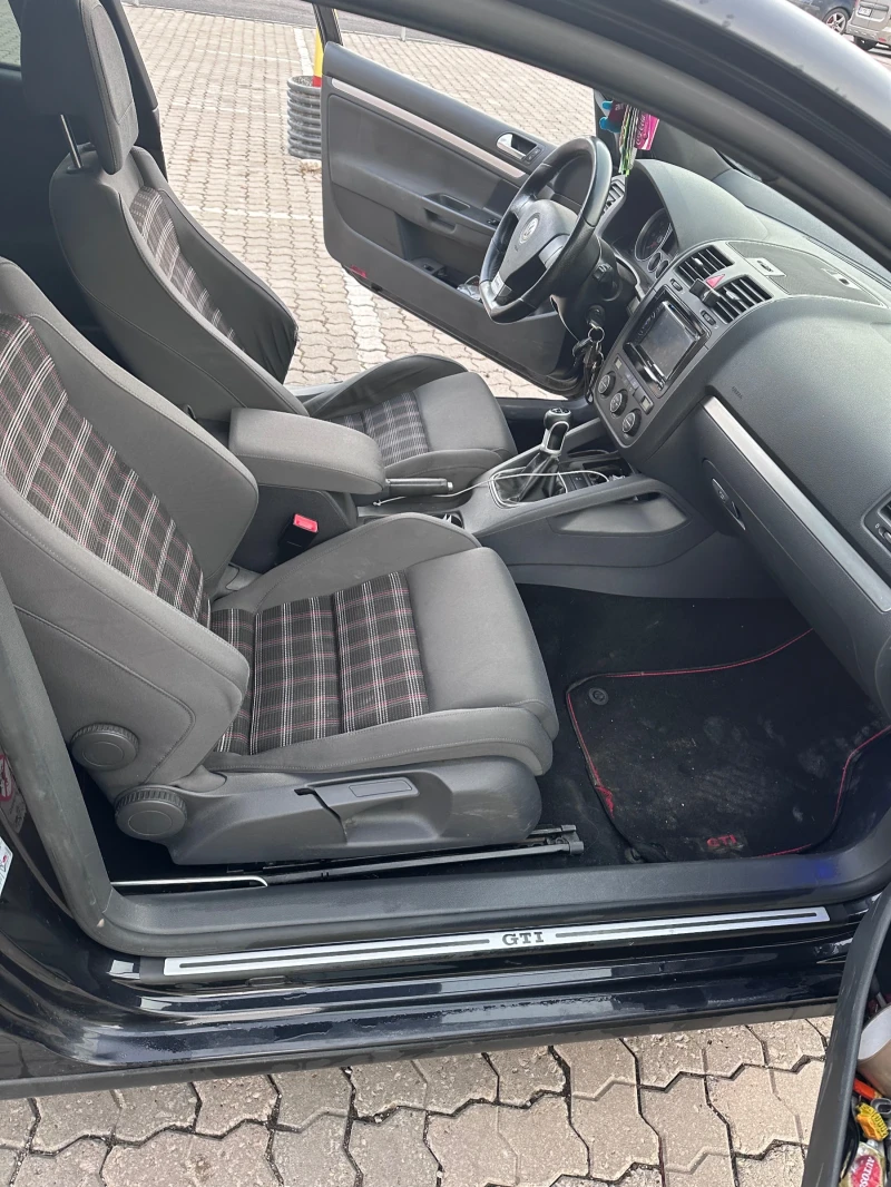 VW Golf 2.0T GTI, снимка 10 - Автомобили и джипове - 51032178