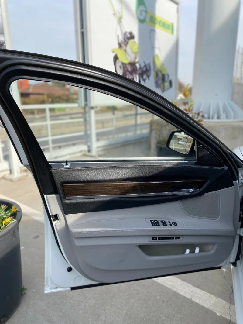 BMW 730, снимка 17 - Автомобили и джипове - 52515407