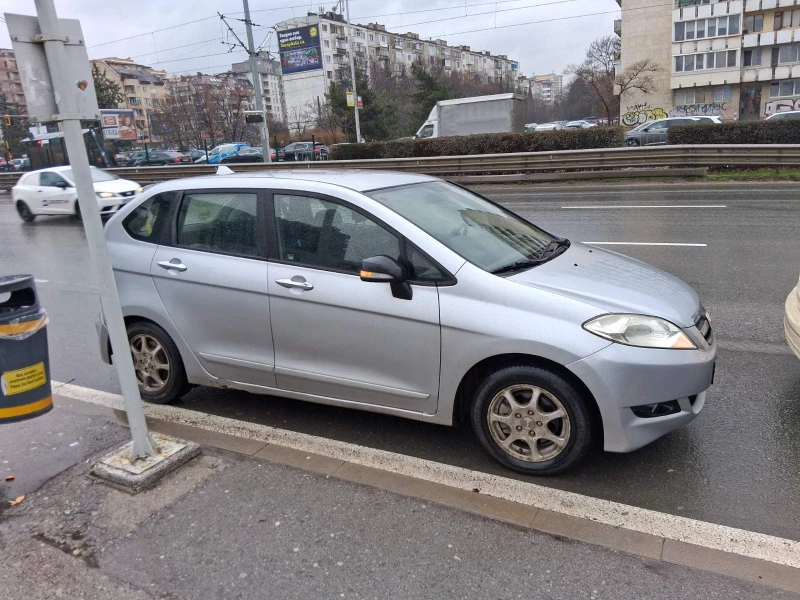 Honda Fr-v, снимка 16 - Автомобили и джипове - 53034518