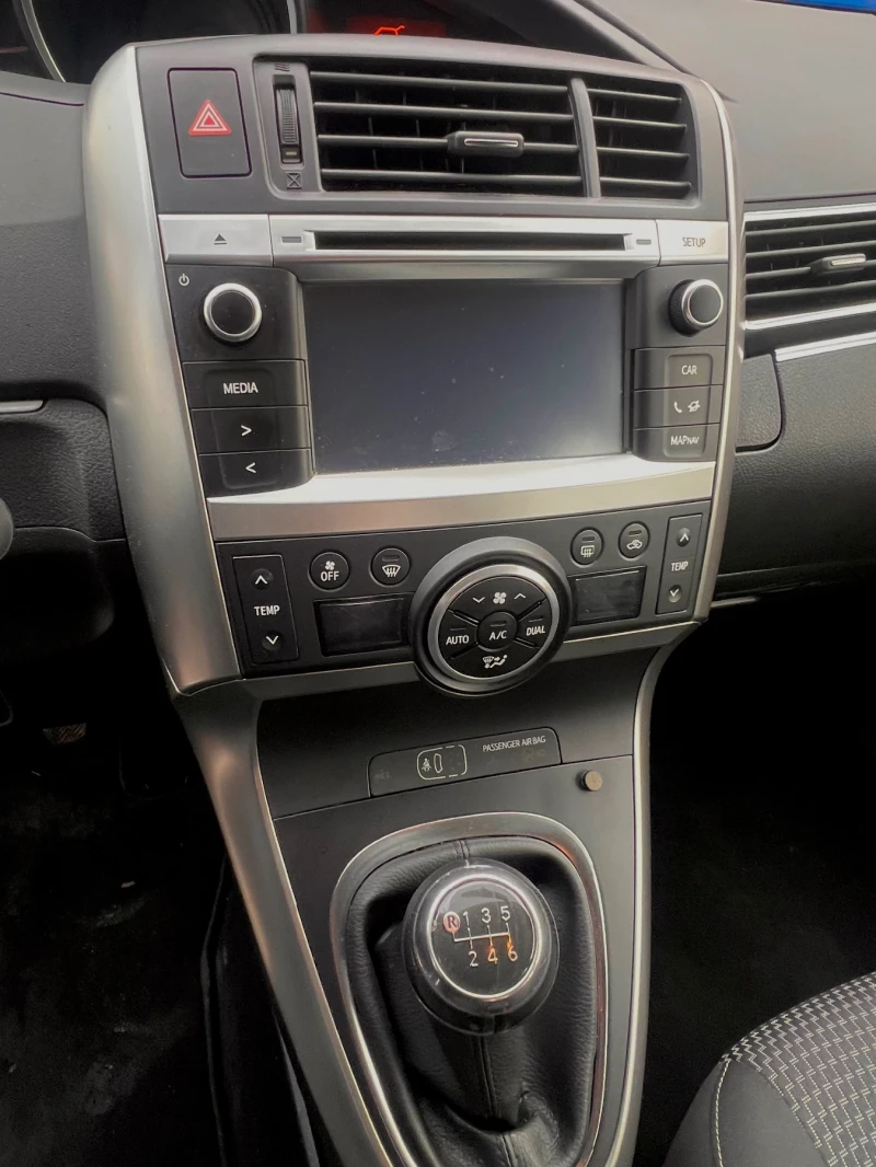 Toyota Verso Facelift 2.0 d4d 6+ 1, снимка 11 - Автомобили и джипове - 53156219