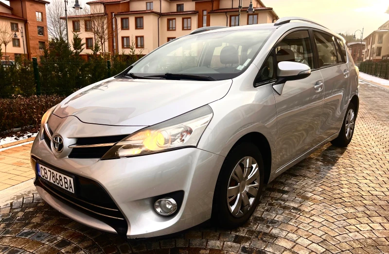 Toyota Verso Facelift 2.0 d4d 6+ 1, снимка 2 - Автомобили и джипове - 53156219