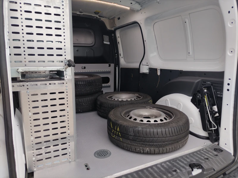 Renault Kangoo 1.5dCi/95к.с/Maxi, снимка 16 - Автомобили и джипове - 53262445