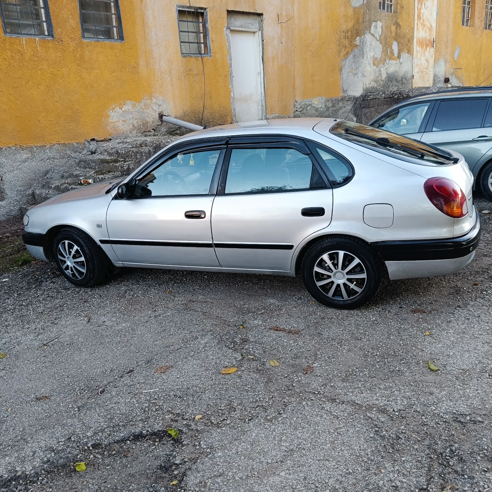 Toyota Corolla  | Mobile.bg   4