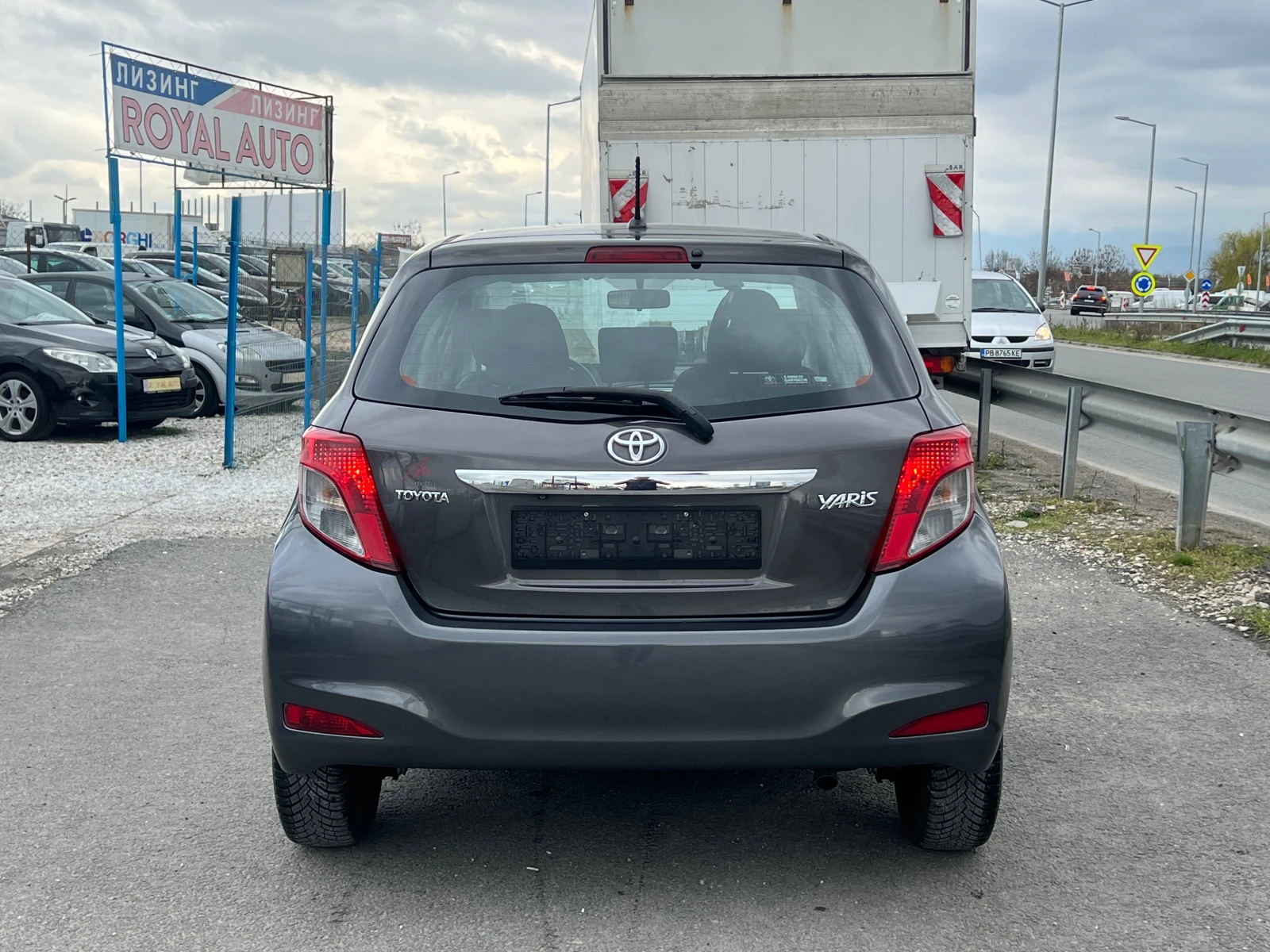 Toyota Yaris ЛИЗИНГ-КЛИМА-КАМЕРА, снимка 4 - Автомобили и джипове - 54008324