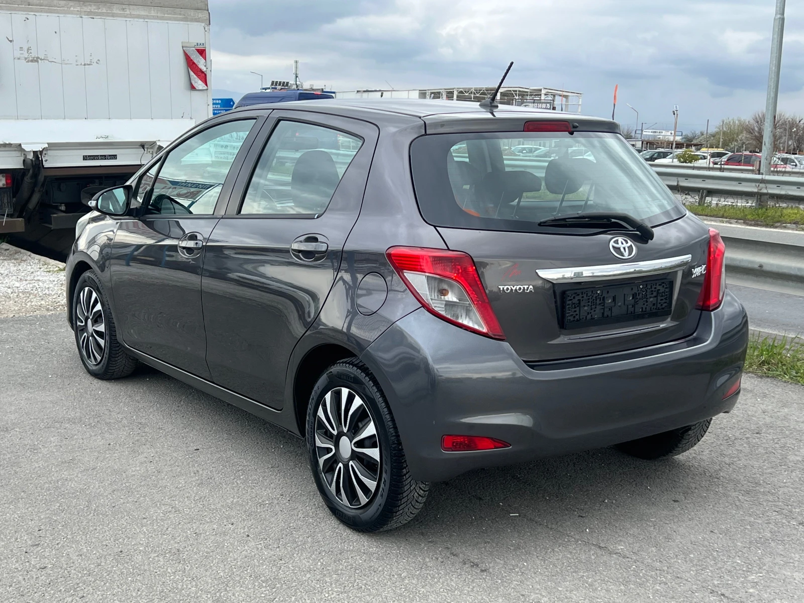 Toyota Yaris ЛИЗИНГ-КЛИМА-КАМЕРА, снимка 5 - Автомобили и джипове - 54008324