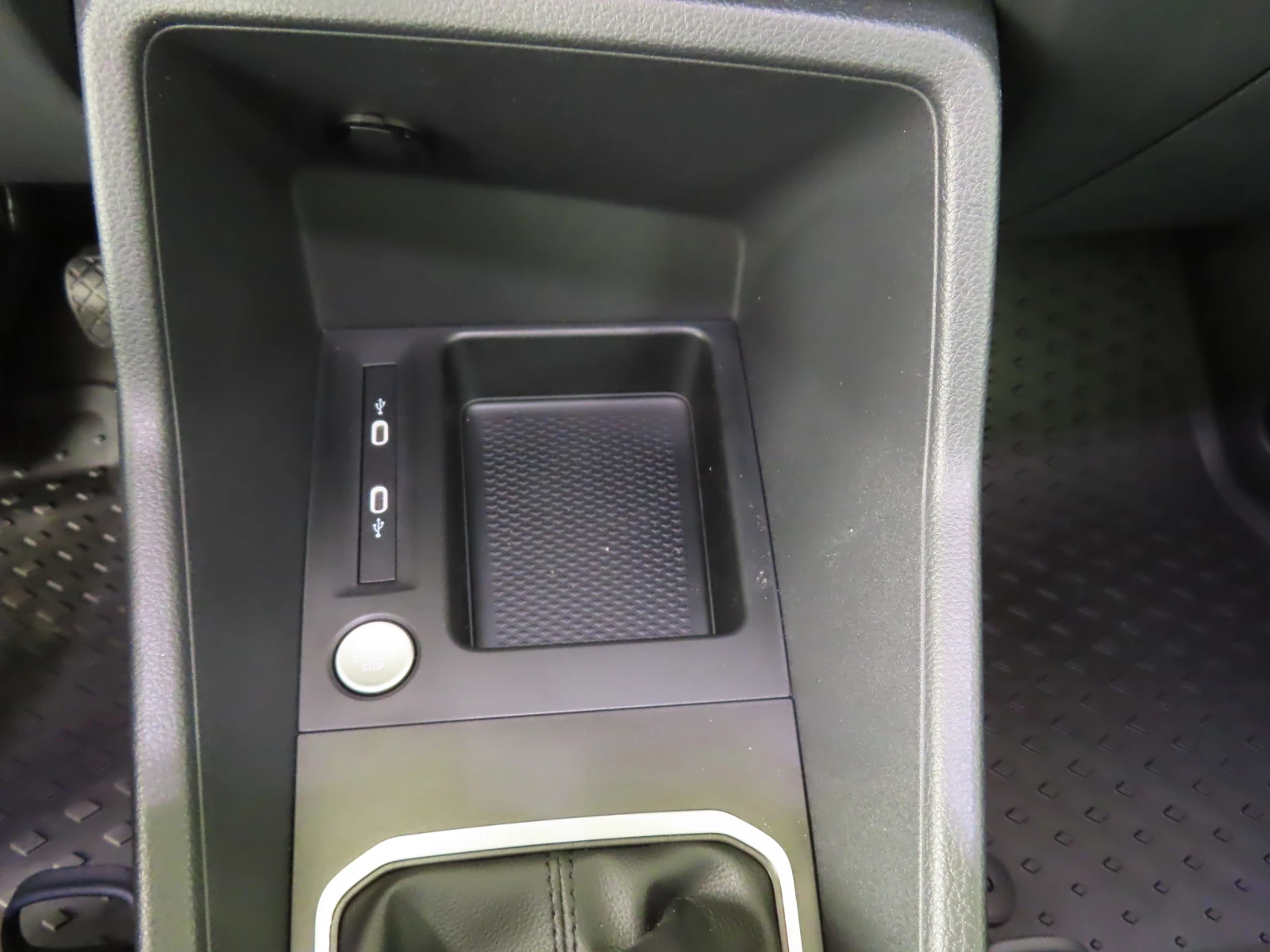 VW Caddy, снимка 12 - Автомобили и джипове - 54203278