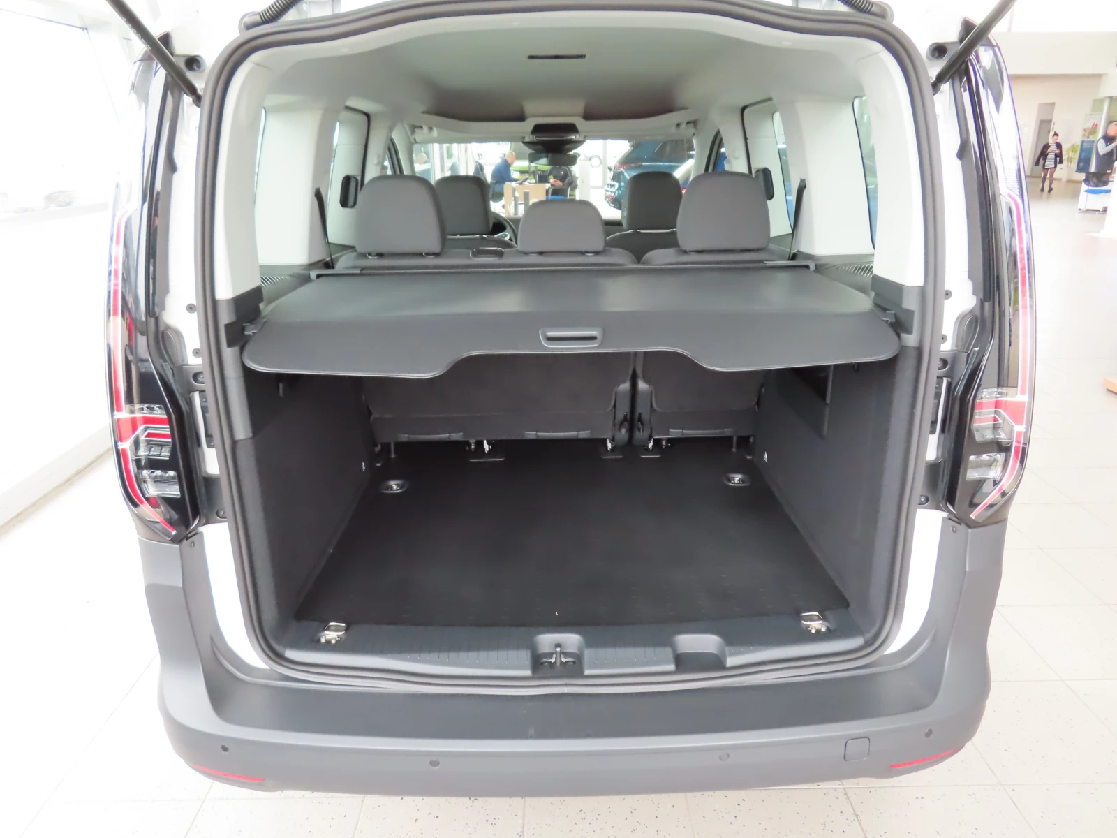 VW Caddy, снимка 14 - Автомобили и джипове - 54203278