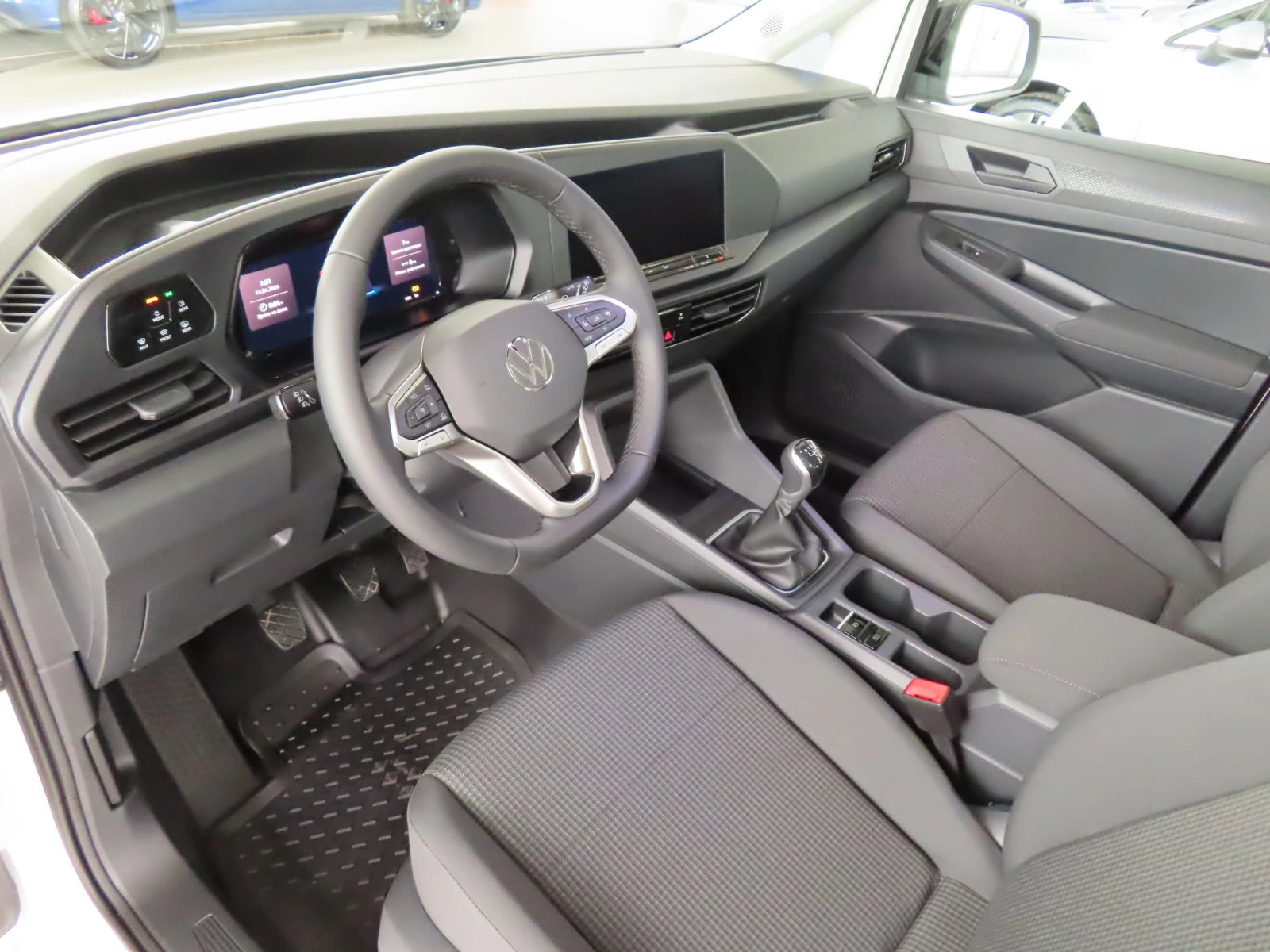 VW Caddy, снимка 6 - Автомобили и джипове - 54203278