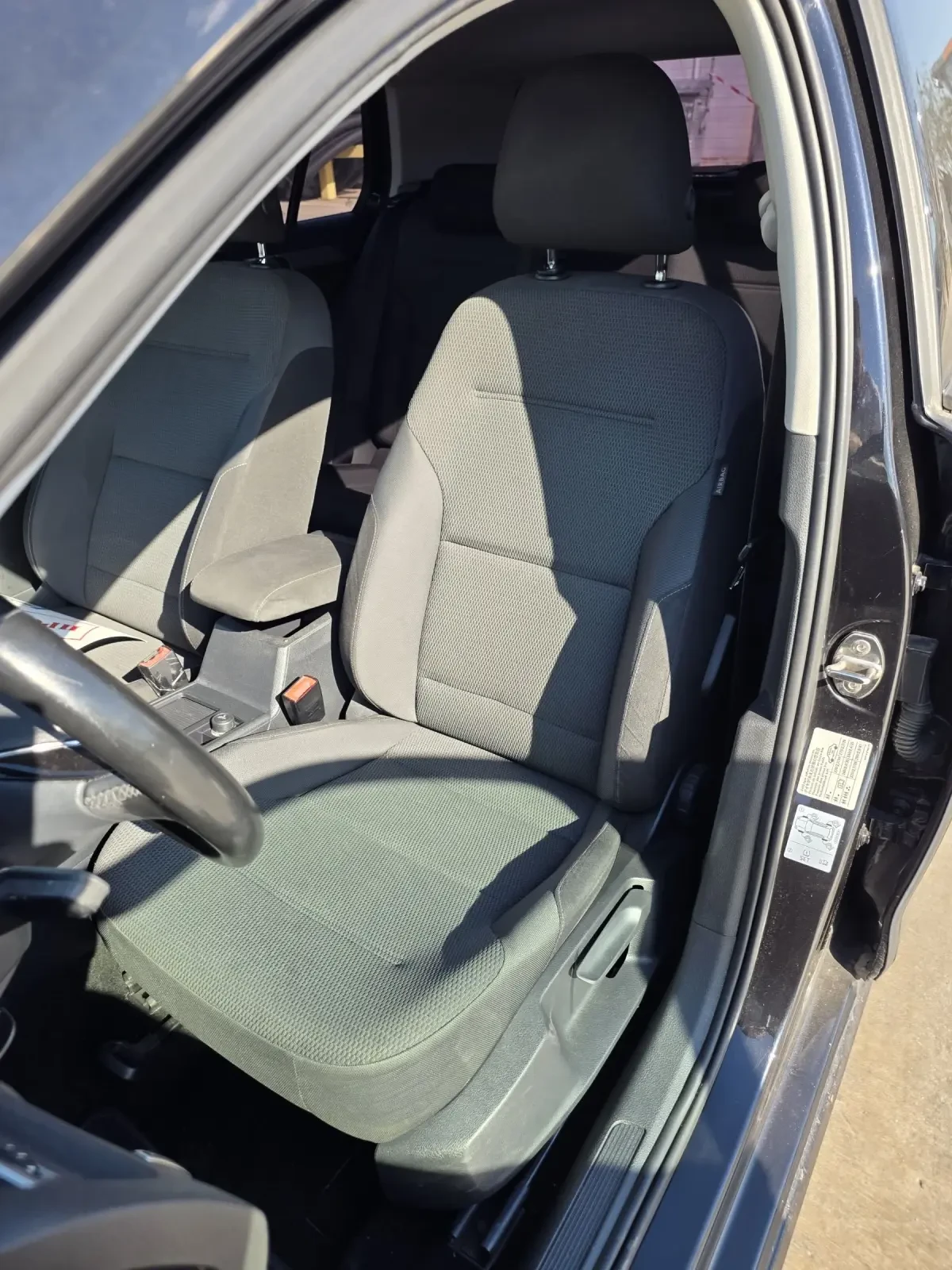 VW Golf 1.6 TDI , снимка 9 - Автомобили и джипове - 54435816