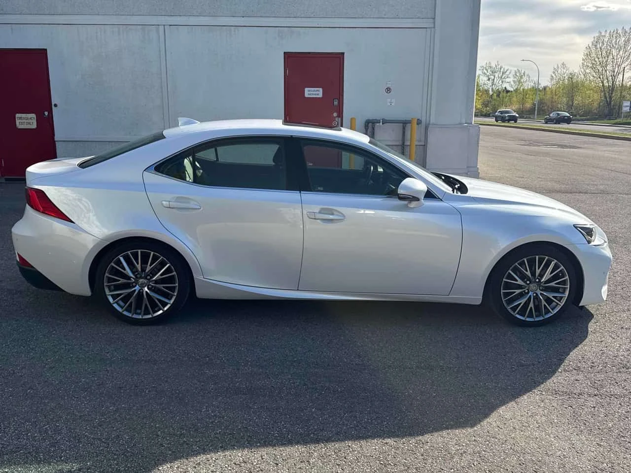 Lexus IS * 300 * CARFAX * БЕЗ ПЪРВОНАЧАЛНА ВНОСКА, снимка 3 - Автомобили и джипове - 54606085