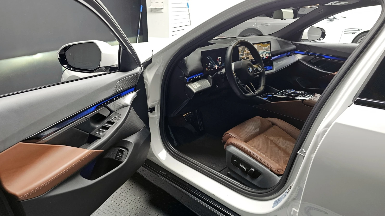 BMW 530 * ОБДУХВАНЕ * 360 КАМЕРА * ПАНОРАМА * ХЕД-ЪП * , снимка 6 - Автомобили и джипове - 55062423
