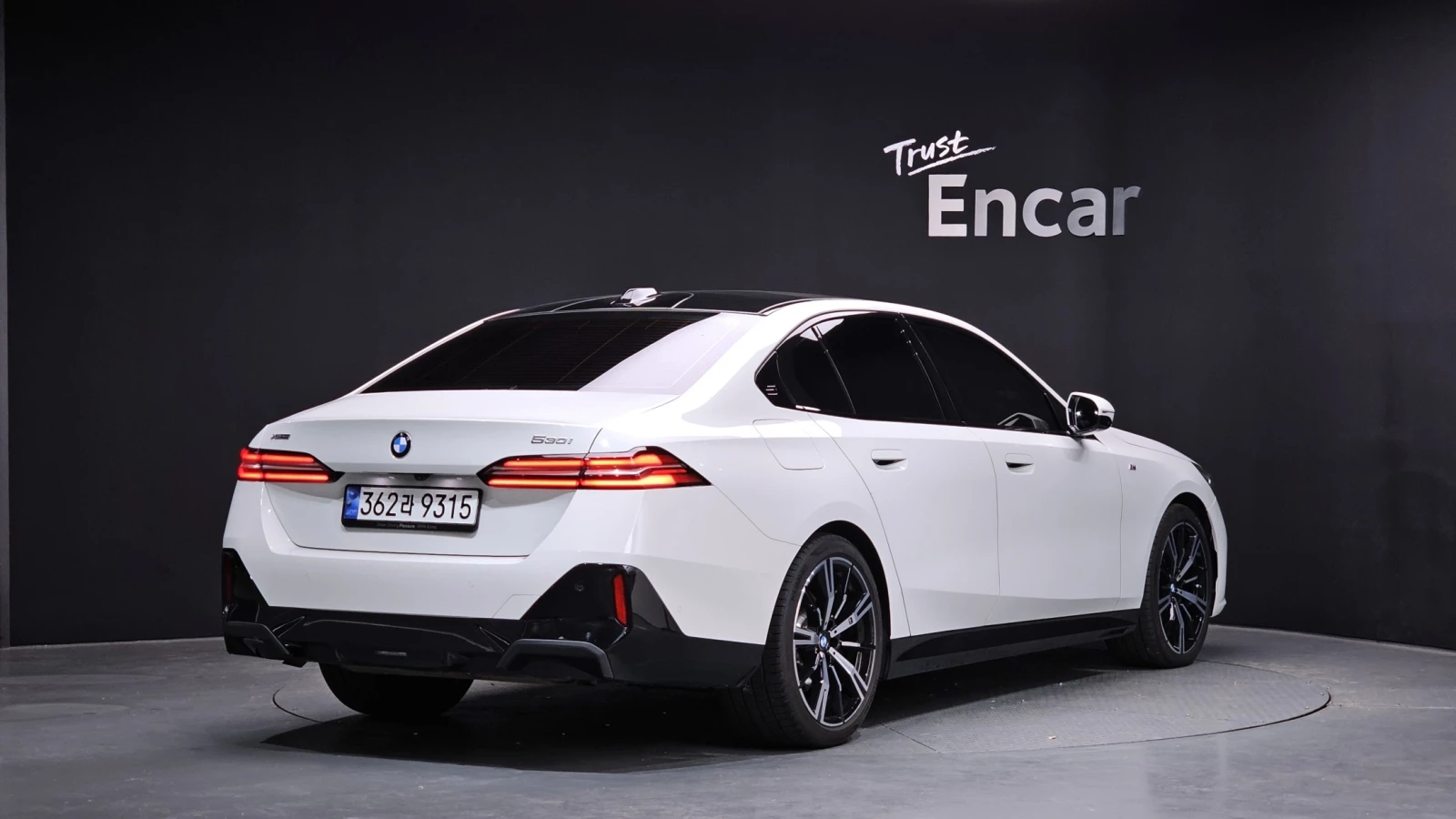 BMW 530 * ОБДУХВАНЕ * 360 КАМЕРА * ПАНОРАМА * ХЕД-ЪП * , снимка 4 - Автомобили и джипове - 55062423