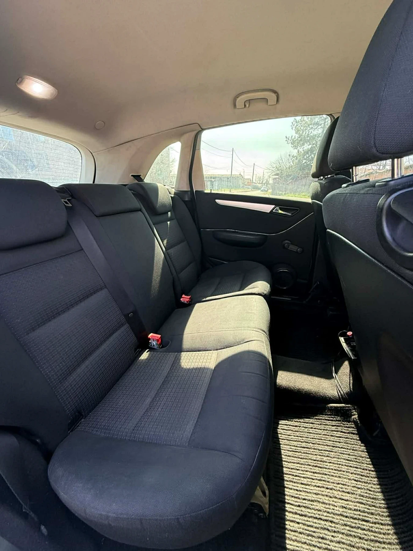 Mercedes-Benz B 180, снимка 4 - Автомобили и джипове - 55217026