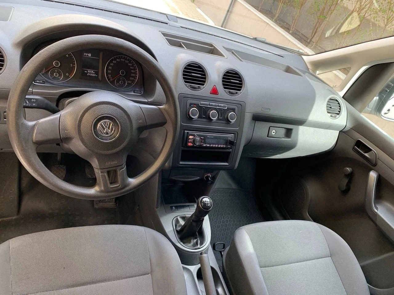 VW Caddy, снимка 8 - Автомобили и джипове - 55555152