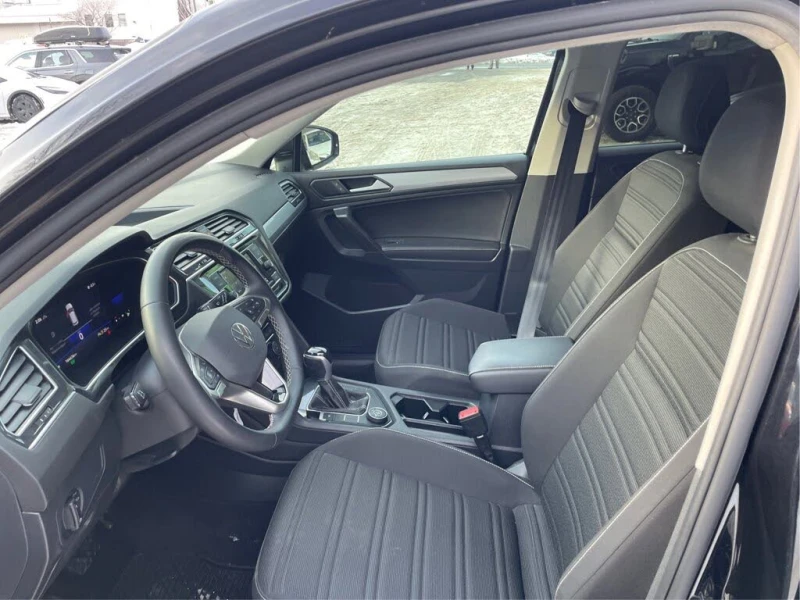 VW Tiguan МЪРТВА ТОЧКА* КАМЕРА* DIGITAL* ПОДГРЕВ* CARPLAY, снимка 8 - Автомобили и джипове - 53114917