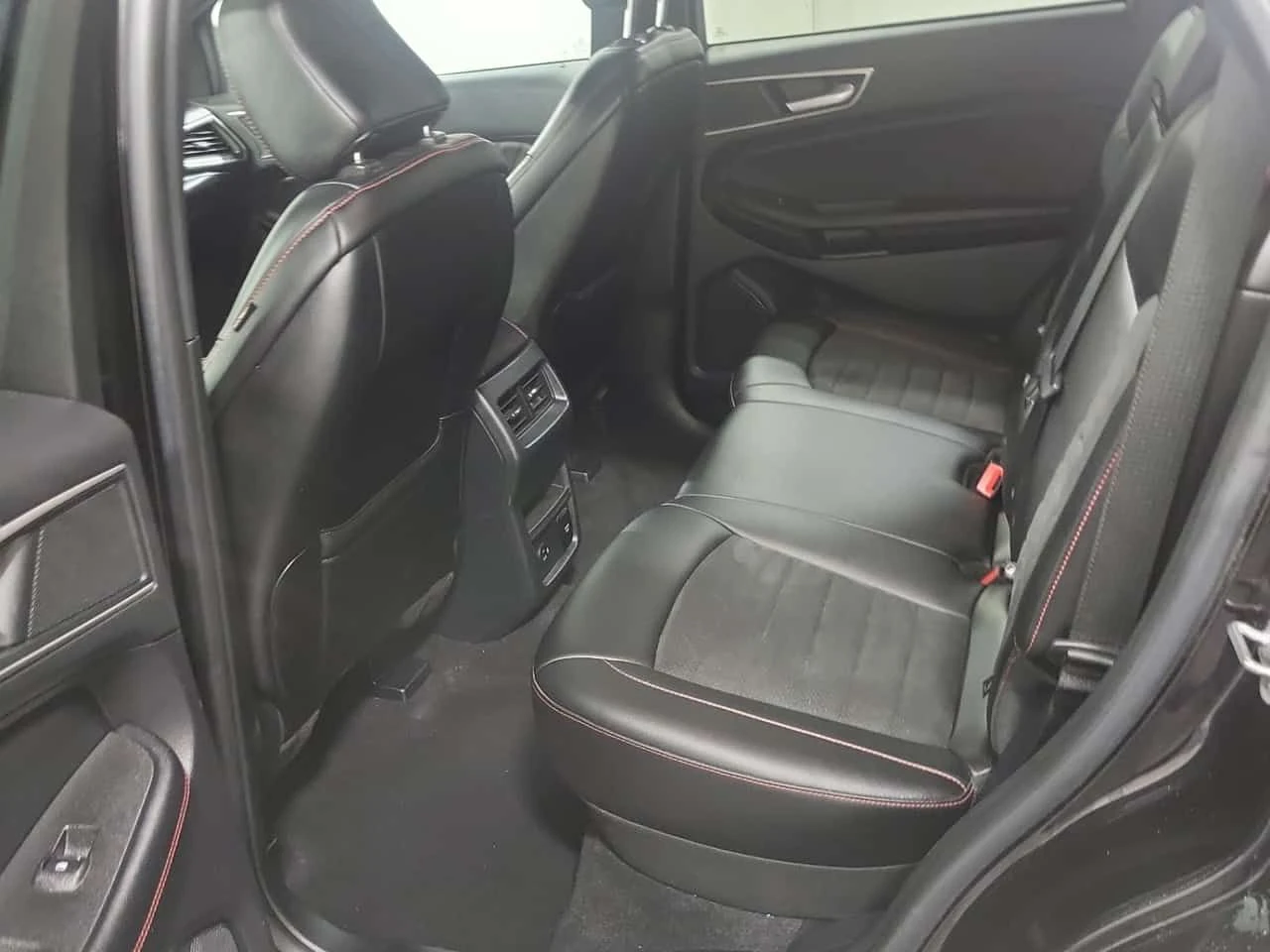 Ford Edge ST LINE| ALCANTARA| PANO| ОБДУХВАНЕ| 2 КЛЮЧА| , снимка 13 - Автомобили и джипове - 54377200