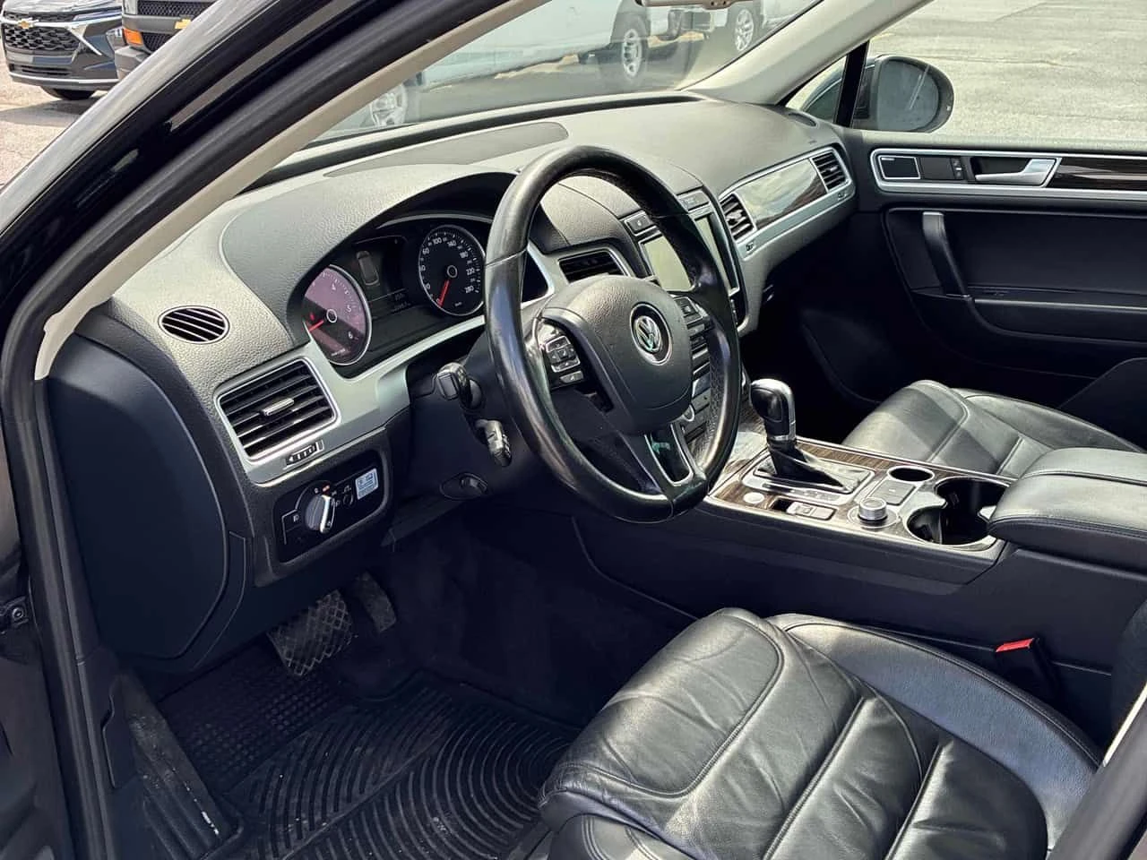 VW Touareg * 4dr TDI * АВТОКРЕДИТ БЕЗ ПЪРВОНААЛНА ВНОСКА* , снимка 5 - Автомобили и джипове - 54992854
