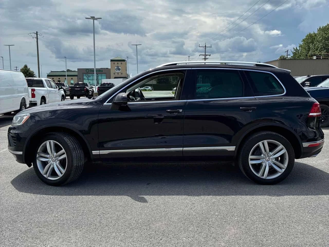 VW Touareg * 4dr TDI * АВТОКРЕДИТ БЕЗ ПЪРВОНААЛНА ВНОСКА* , снимка 2 - Автомобили и джипове - 54992854