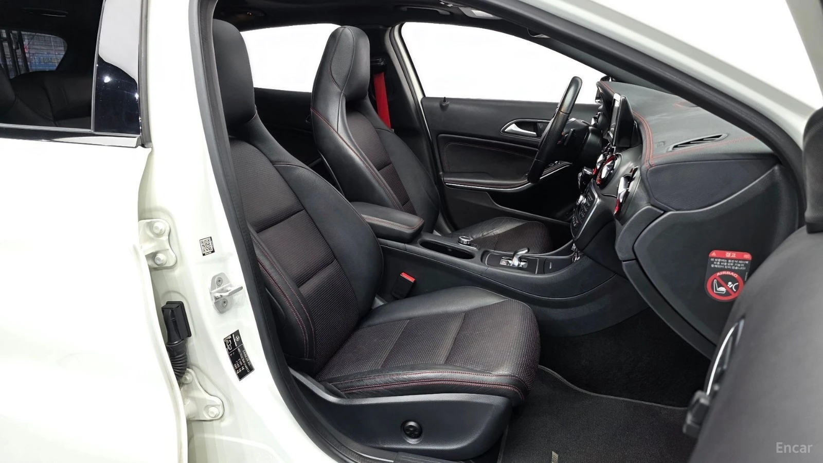 Mercedes-Benz GLA 45 AMG 4MATIC* ПОДГРЕВ* КАМЕРА* ПАНОРАМА* , снимка 9 - Автомобили и джипове - 55643649