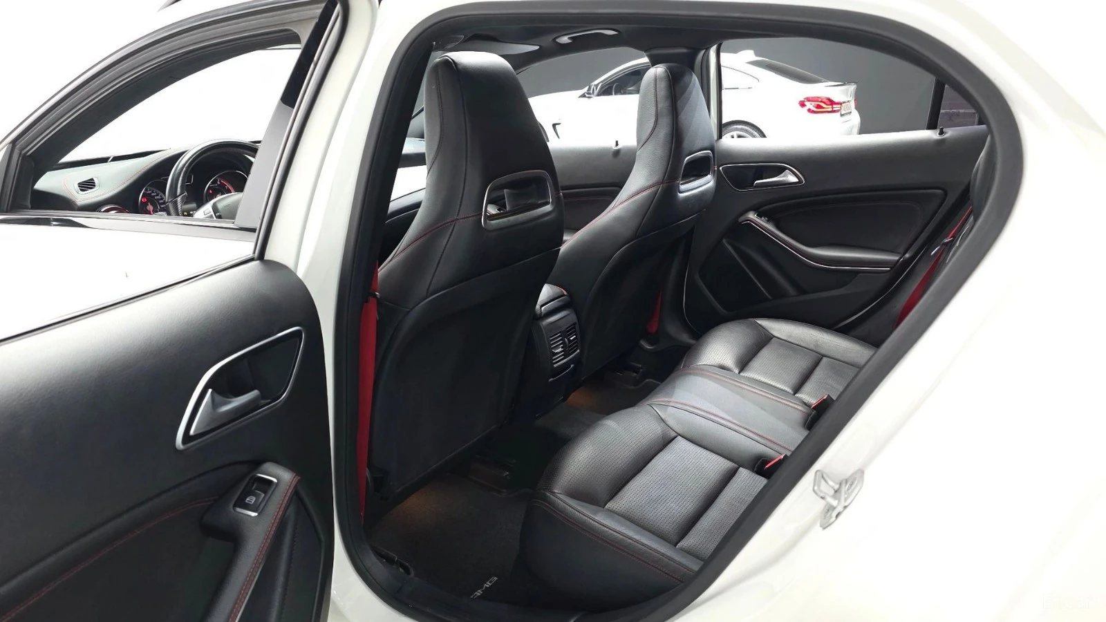 Mercedes-Benz GLA 45 AMG 4MATIC* ПОДГРЕВ* КАМЕРА* ПАНОРАМА* , снимка 10 - Автомобили и джипове - 55643649