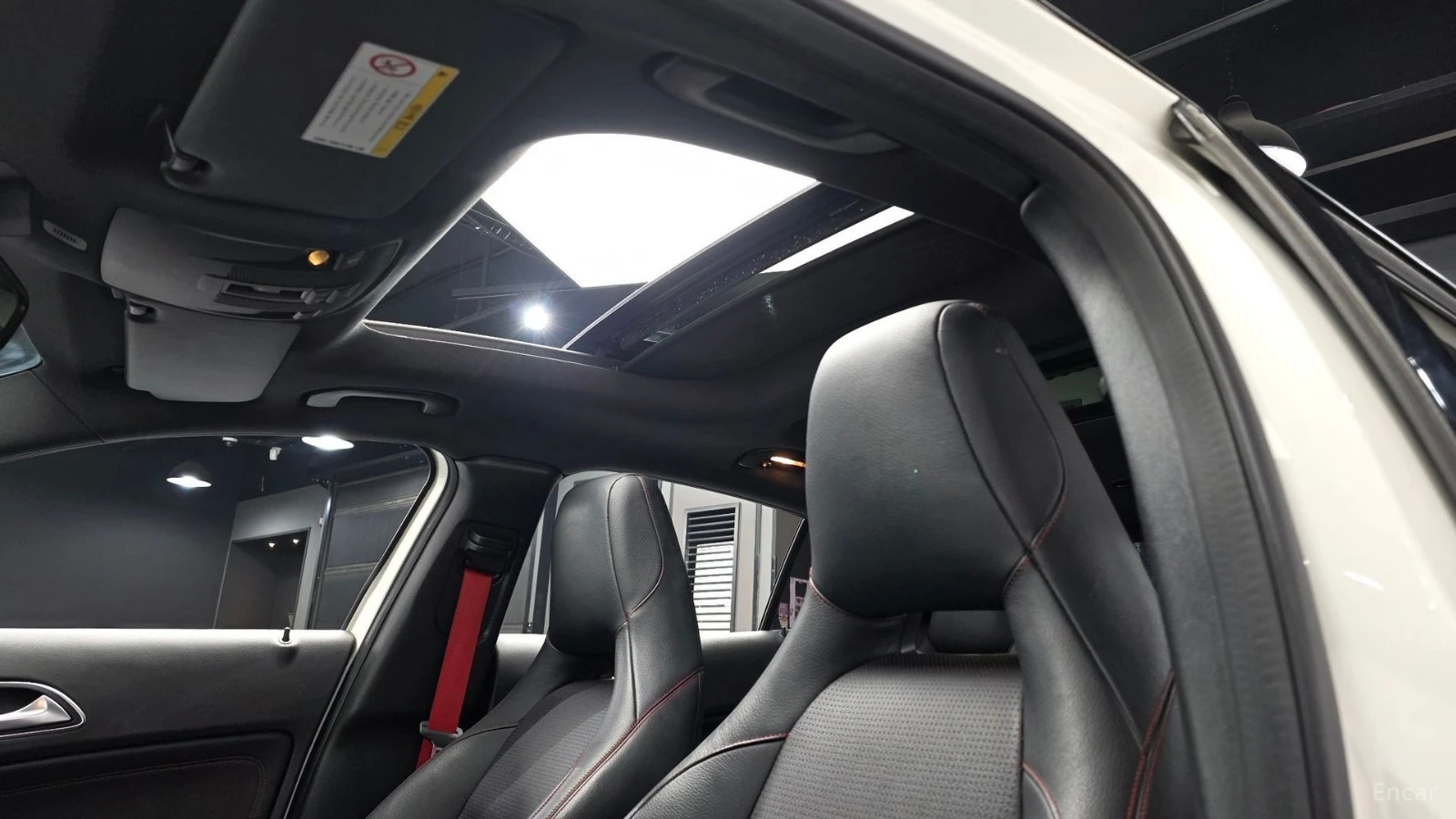 Mercedes-Benz GLA 45 AMG 4MATIC* ПОДГРЕВ* КАМЕРА* ПАНОРАМА* , снимка 12 - Автомобили и джипове - 55643649