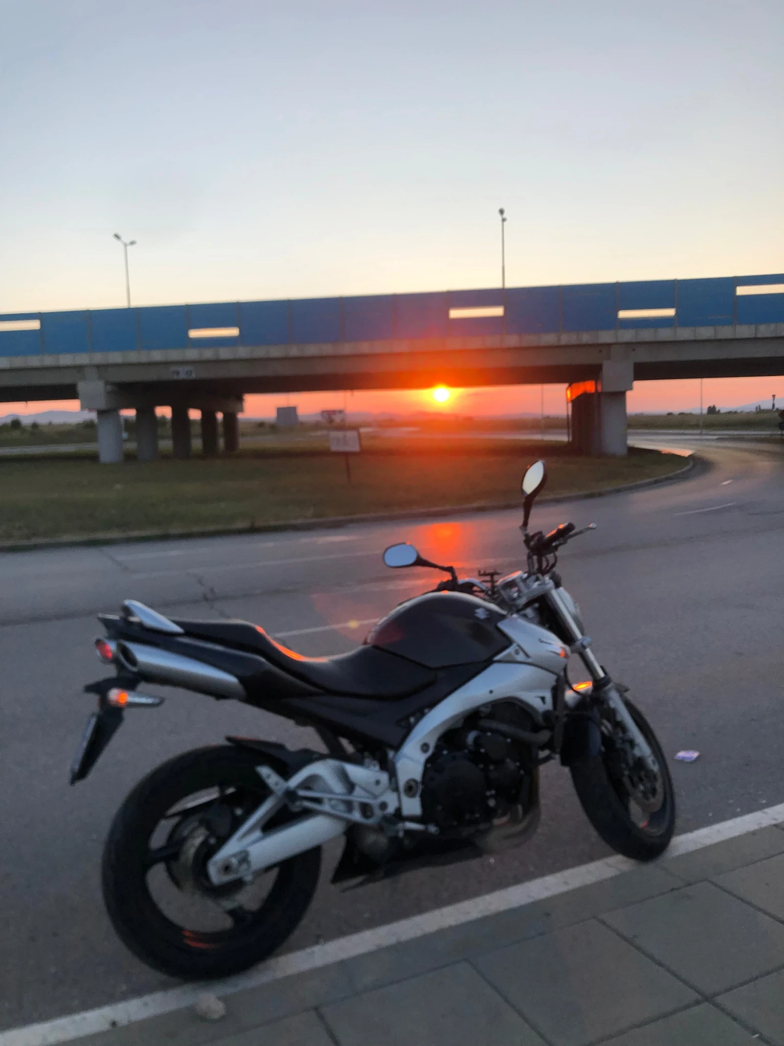 Suzuki Gsr 600, снимка 4 - Мотоциклети и мототехника - 54483888