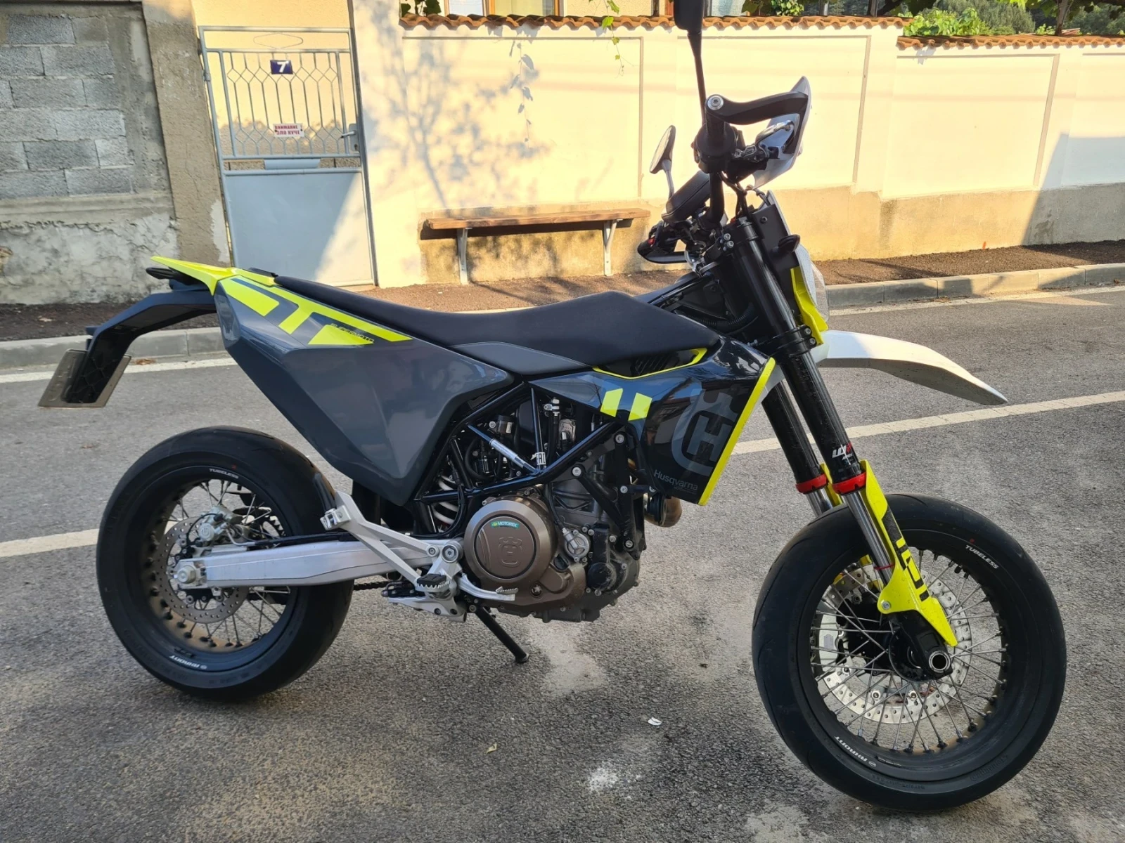 Husqvarna SM, снимка 2 - Мотоциклети и мототехника - 54810172
